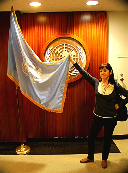 215-С флагом ООН
